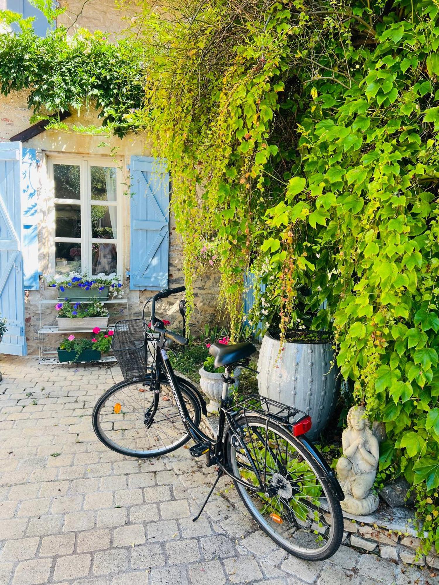 Le Relais Des Anges Bed & Breakfast Mercues Bagian luar foto