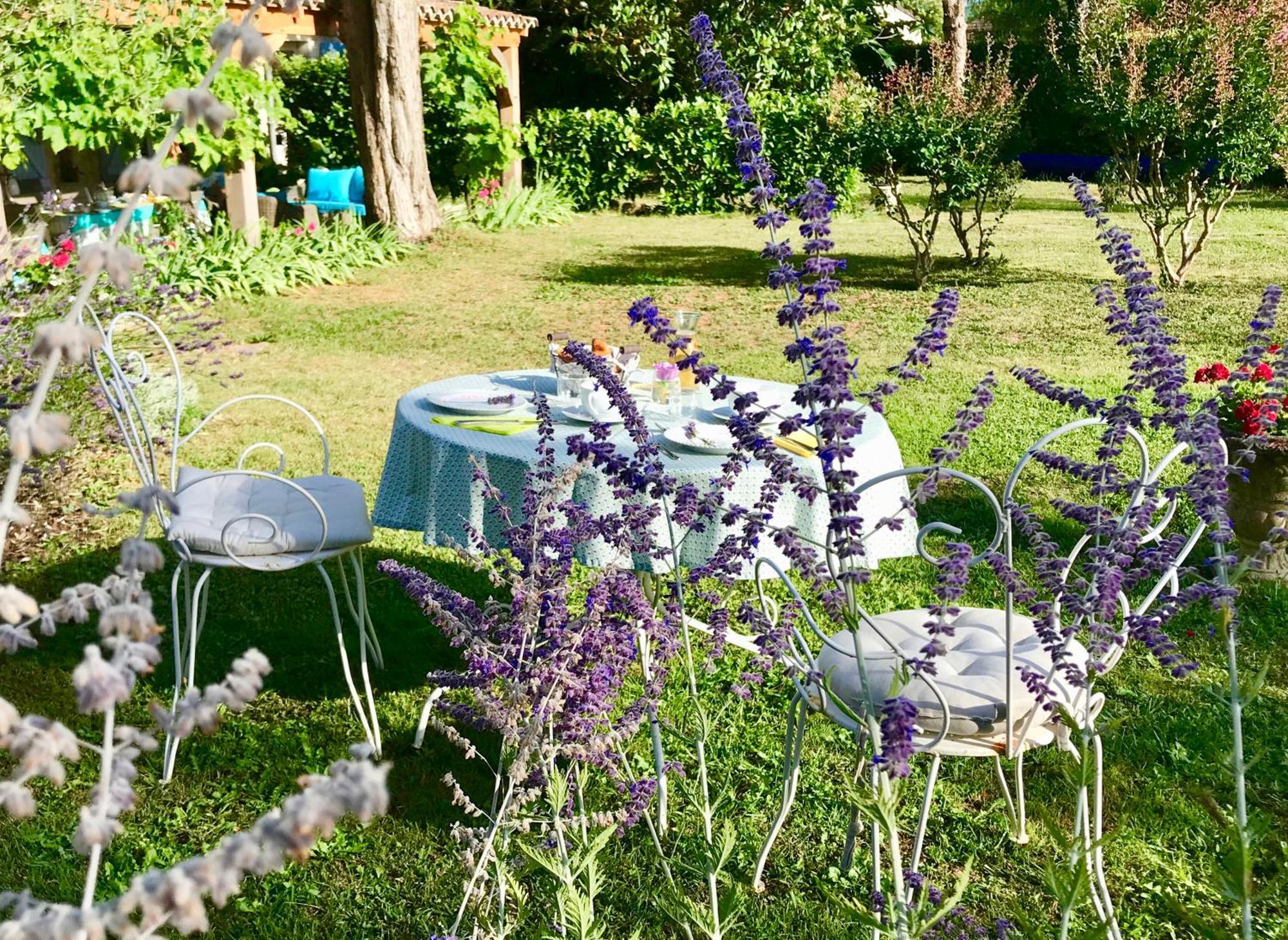 Le Relais Des Anges Bed & Breakfast Mercues Bagian luar foto