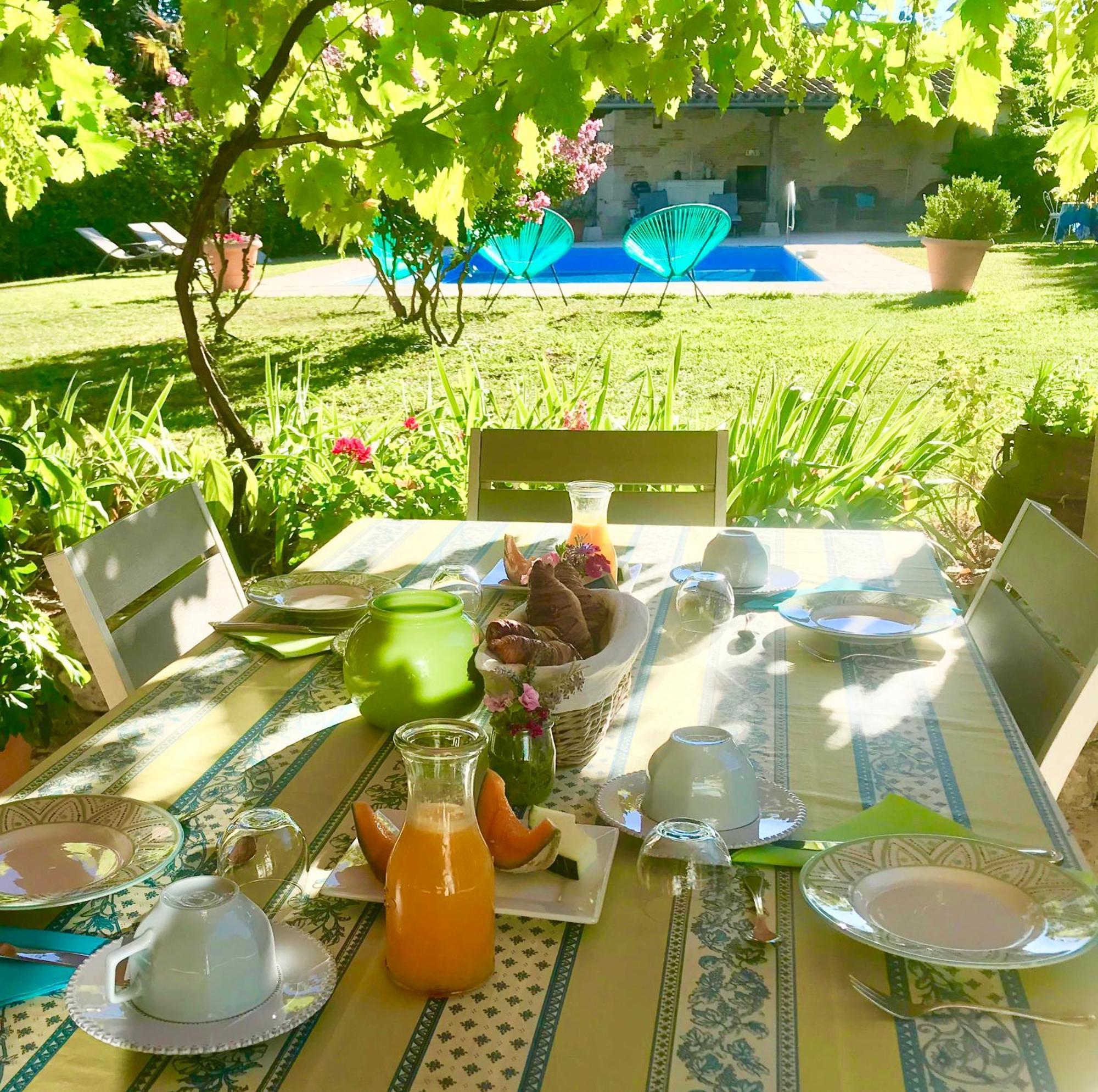 Le Relais Des Anges Bed & Breakfast Mercues Bagian luar foto