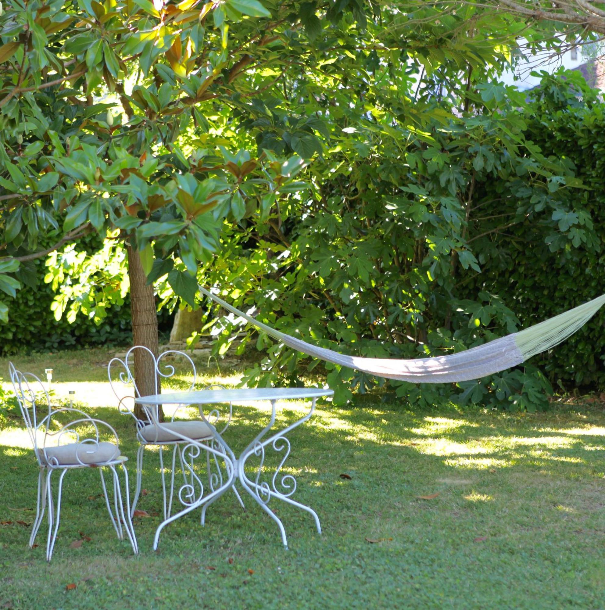 Le Relais Des Anges Bed & Breakfast Mercues Bagian luar foto