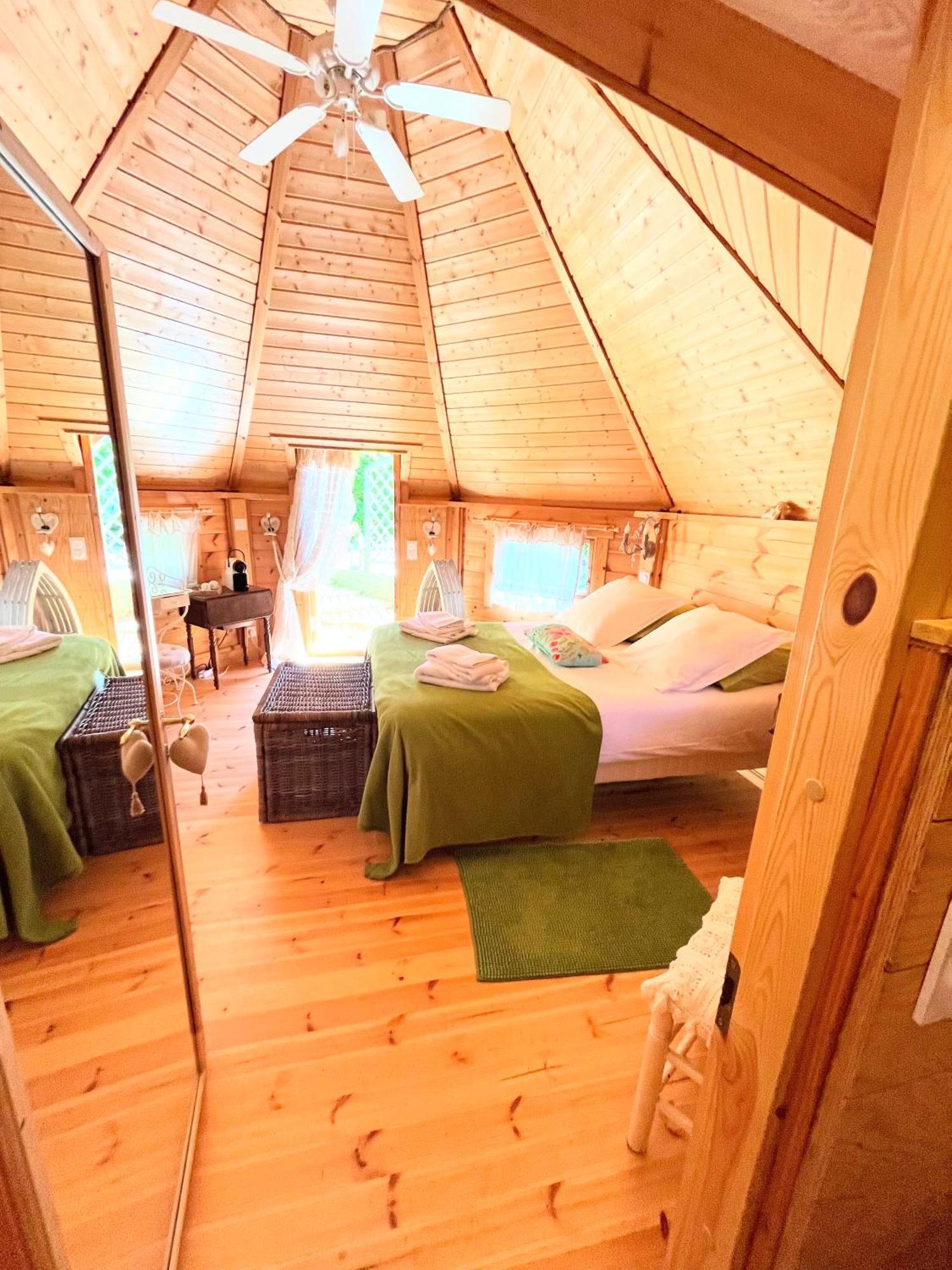 Le Relais Des Anges Bed & Breakfast Mercues Bagian luar foto