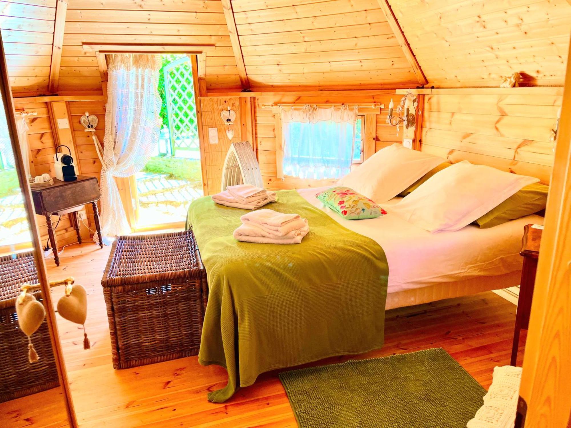 Le Relais Des Anges Bed & Breakfast Mercues Bagian luar foto