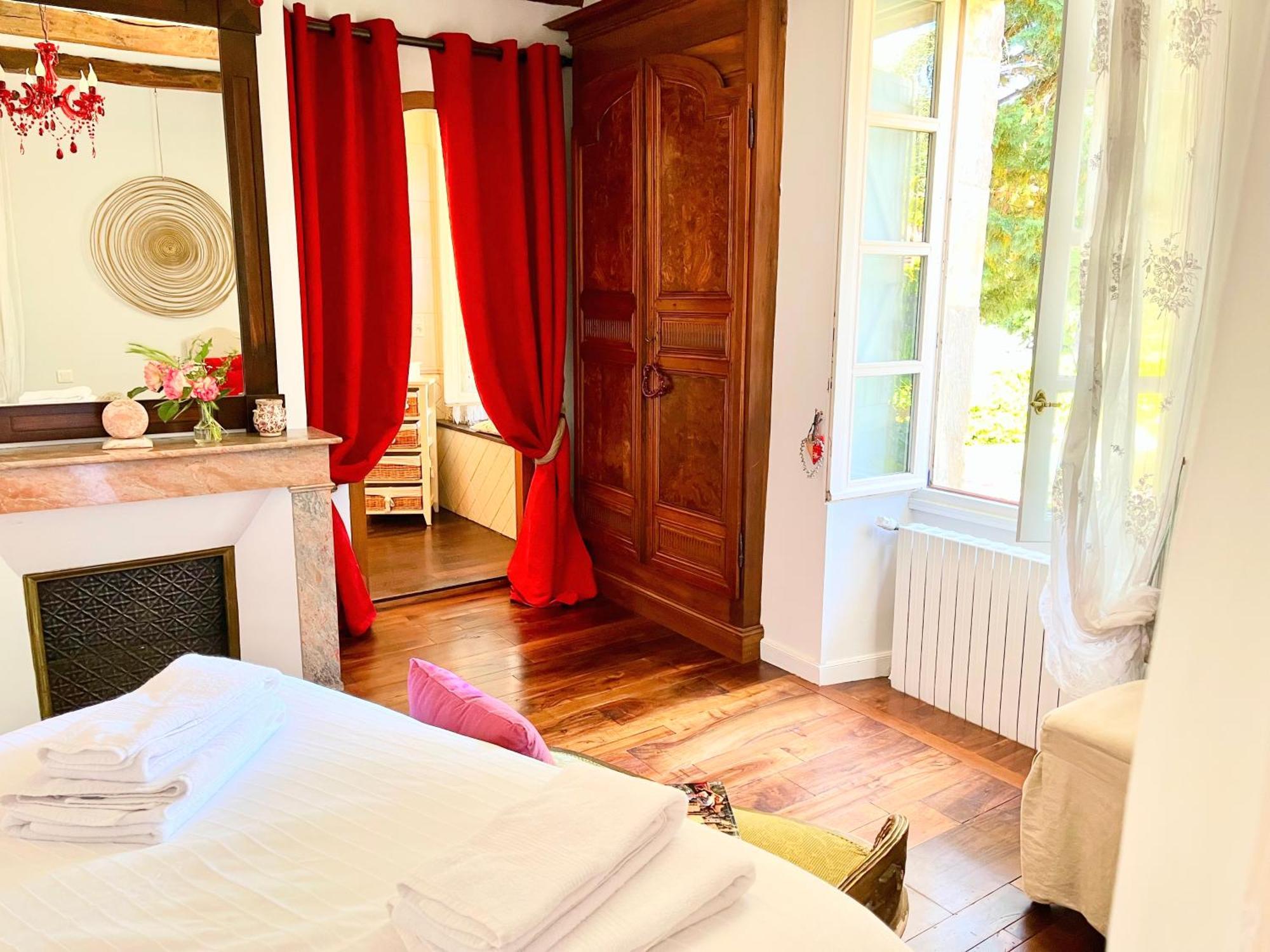 Le Relais Des Anges Bed & Breakfast Mercues Bagian luar foto